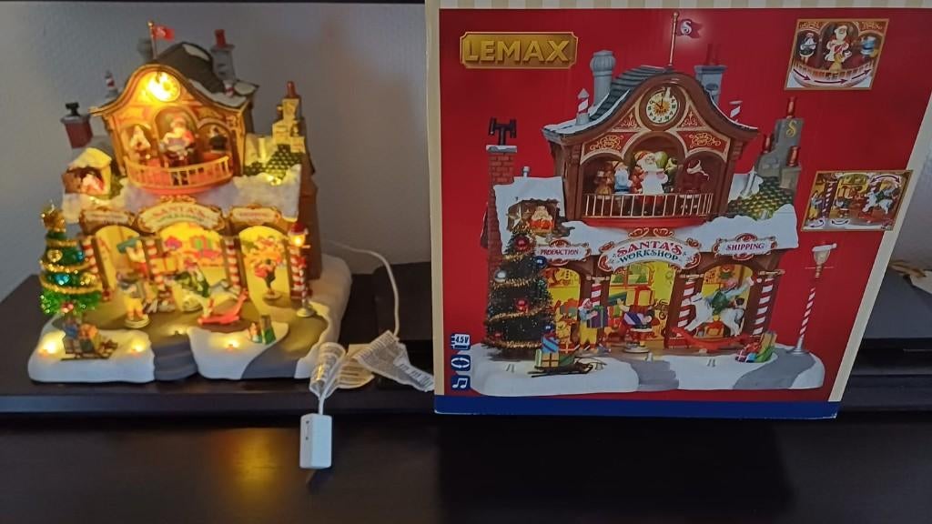 Lemax kersthuisje Santa's workshop, Ophalen of Verzenden, Zo goed als nieuw