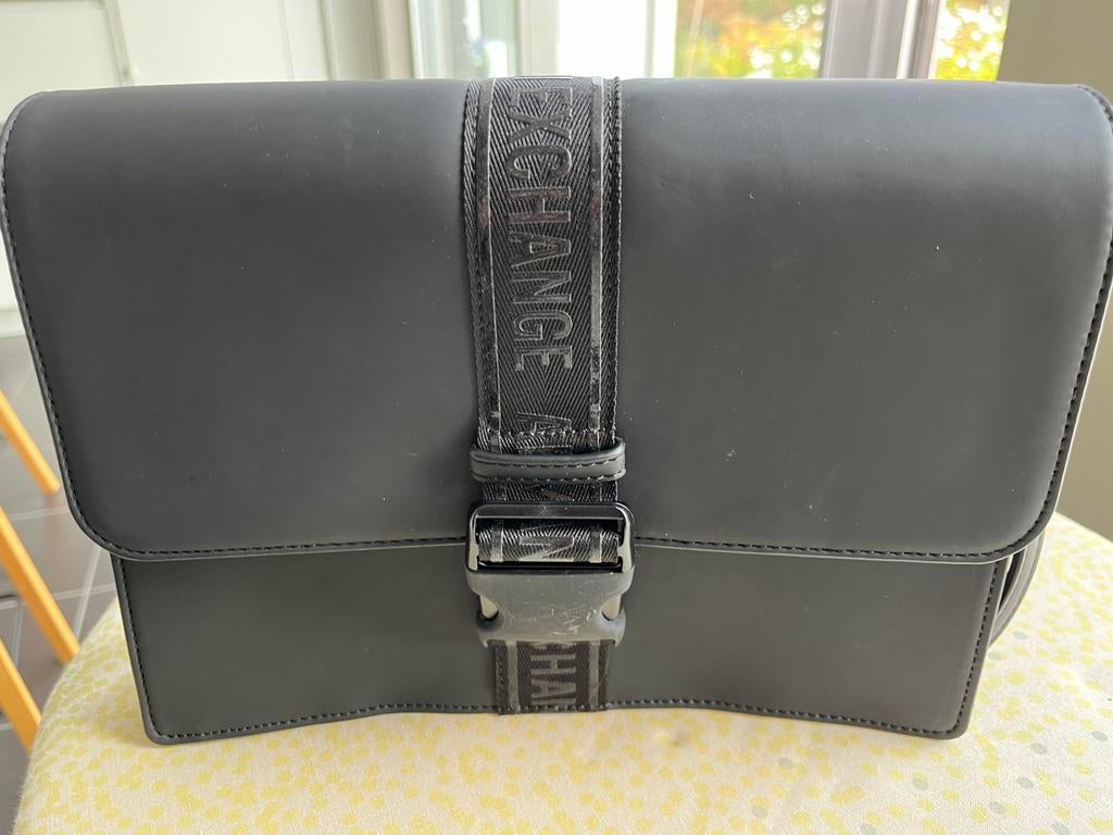 Handtas zwart Armani kan cross worden gedragen, Ophalen of Verzenden, Zo goed als nieuw, Zwart, Handtas