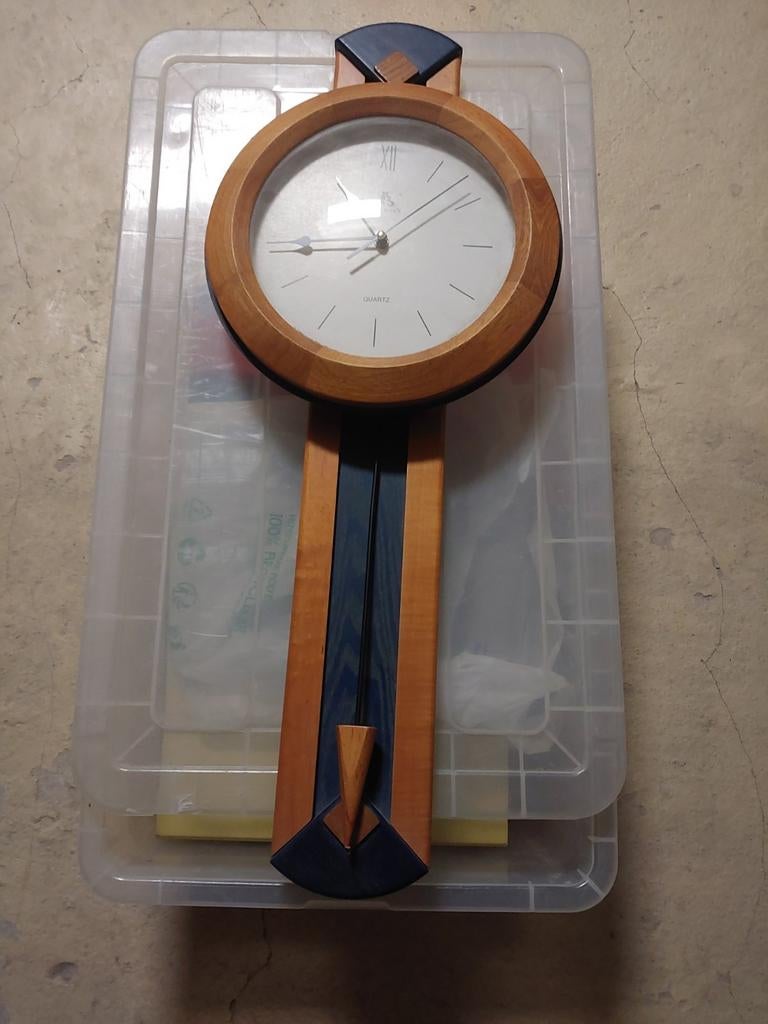 Horloge murale, Enlèvement, Horloge murale