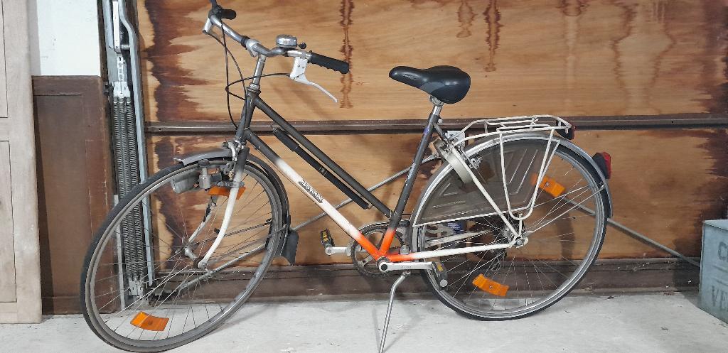 Damesfiets kotfiets studentenfiets in goede staat, Fietsen en Brommers, Fietsen | Dames | Damesfietsen, Ophalen, Versnellingen