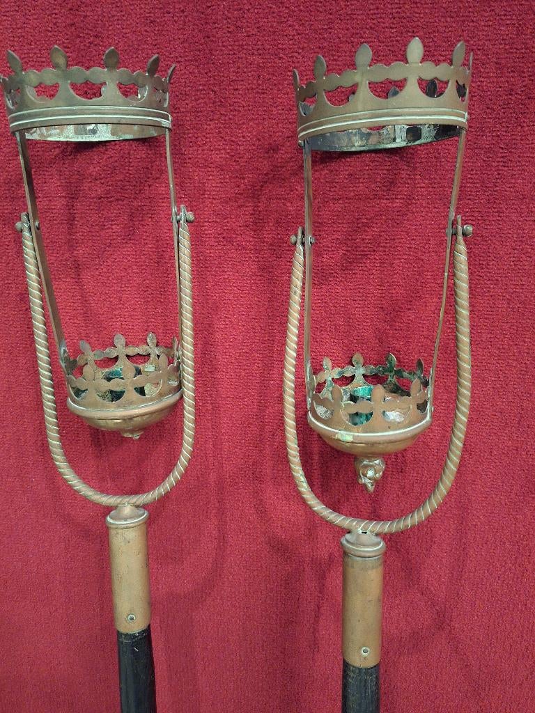 Set flambeeuwen (processielantaarns), Ophalen