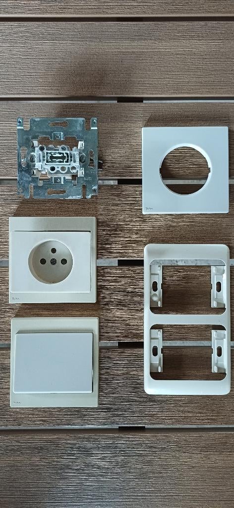 Niko afwerkingsmateriaal, Doe-het-zelf en Bouw, Elektriciteit en Kabels, Ophalen, Gebruikt, Overige typen