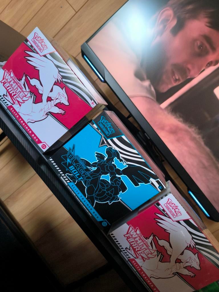 Black bolt & White Flare Etb's Sealed, Ophalen of Verzenden, Nieuw, Foil