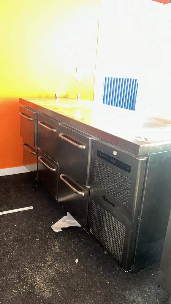 professionele Gram koelwerkbank + Fimar gasgrill, Articles professionnels, Horeca | Autre, Enlèvement