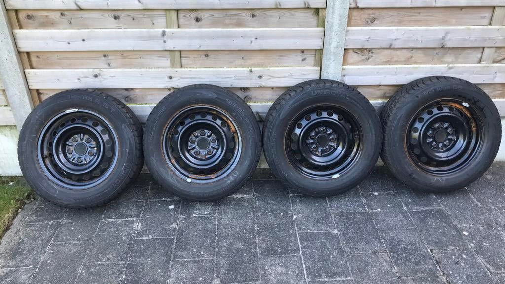 4 stalen velgen 5x115 met banden en wieldeksels, Auto-onderdelen, Banden en Velgen, 15 inch, Banden en Velgen, Ophalen of Verzenden