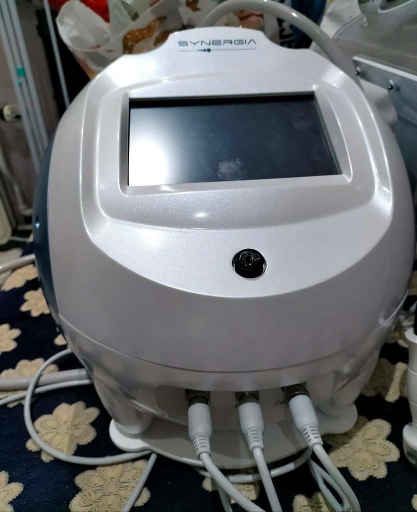 À vendre: Machine de cavitation/radiofréquence: Synergia
