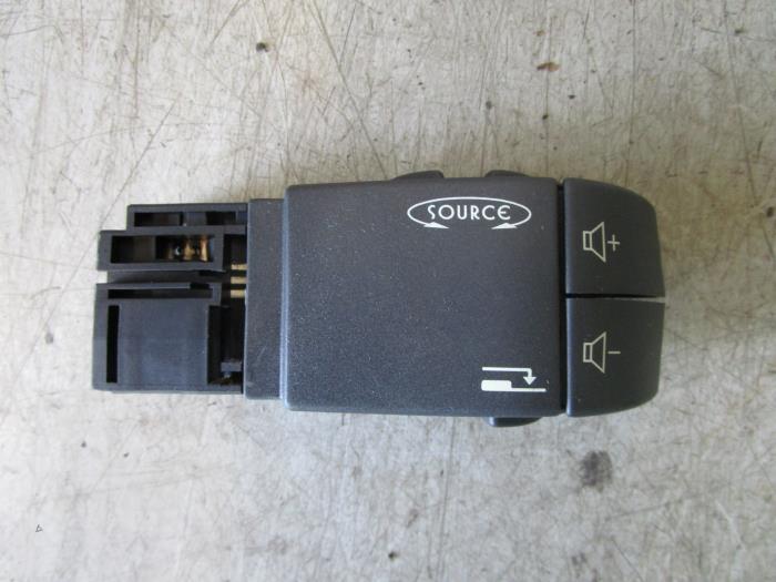 Commande radio volant d'un Renault Laguna (Laguna 01-), Autos : Pièces & Accessoires, Commande, Renault, Utilisé, 3 mois de garantie