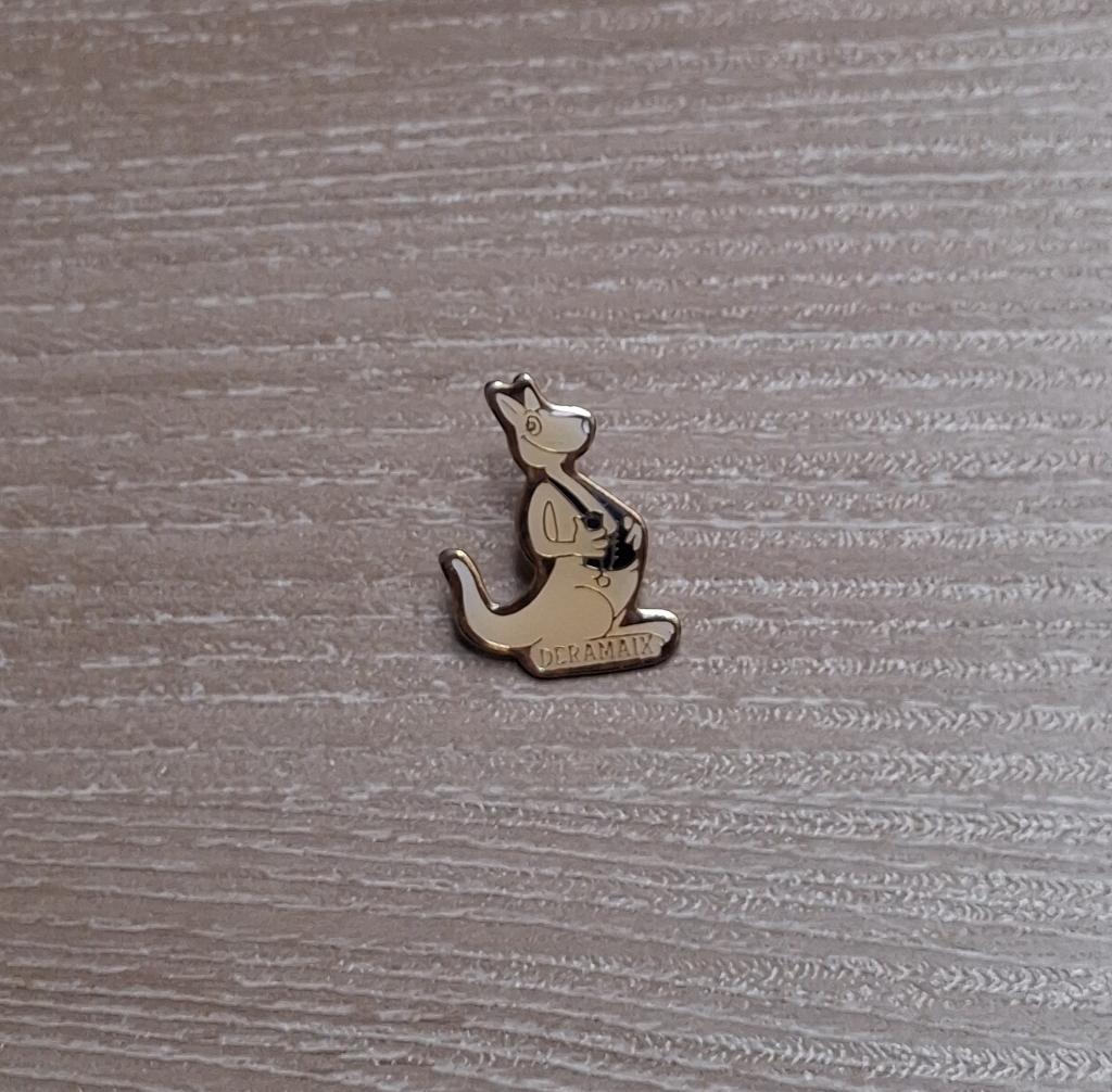 PIN - DERAMAIX - KANGOEROE - KANGOUROU - KANGAROO, Ophalen of Verzenden, Gebruikt, Overige onderwerpen, Speldje of Pin