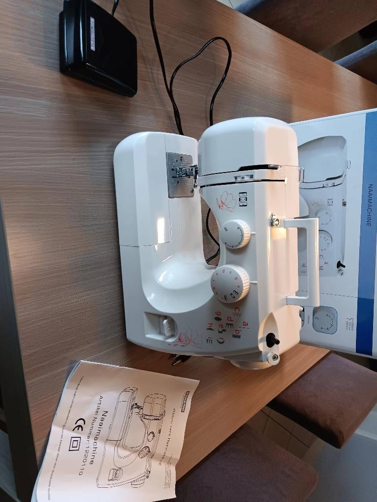 Naaimachine, Ophalen, Zo goed als nieuw, Naaimachine