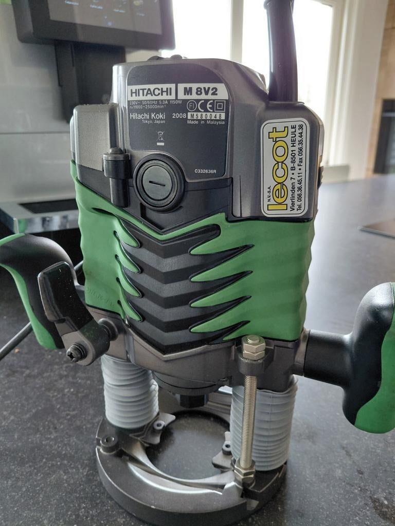 Hitachi bovenfrees met koffer, Doe-het-zelf en Bouw, Gereedschap | Freesmachines, Ophalen, Bovenfrees