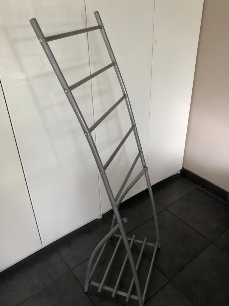 gratis ,handdoekrek badkamer, Ophalen, Grijs