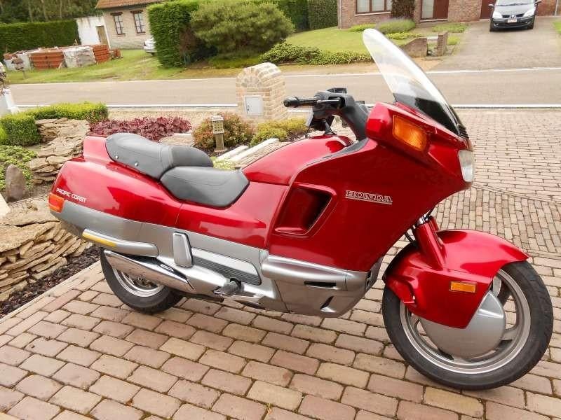 Honda Pacific caost 1990, Motos