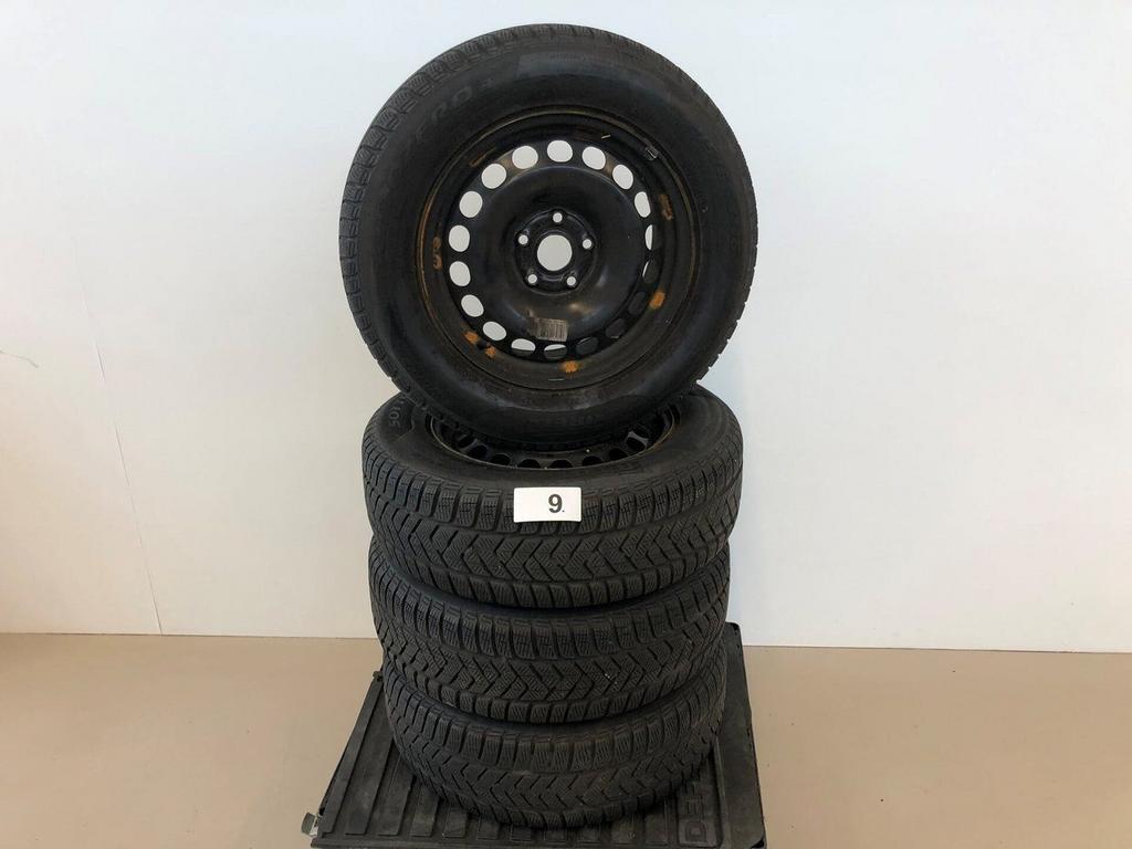 Winterbanden set stalen velgen 215/65 R16 Pirelli, Auto-onderdelen, Banden en Velgen, Ophalen, -, Banden en Velgen, Winterbanden