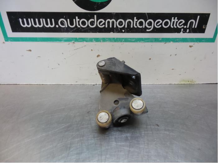 Roulette porte coulissante droite d'un Peugeot Partner (Part, Autos : Pièces & Accessoires, Carrosserie & Tôlerie, Peugeot, Utilisé