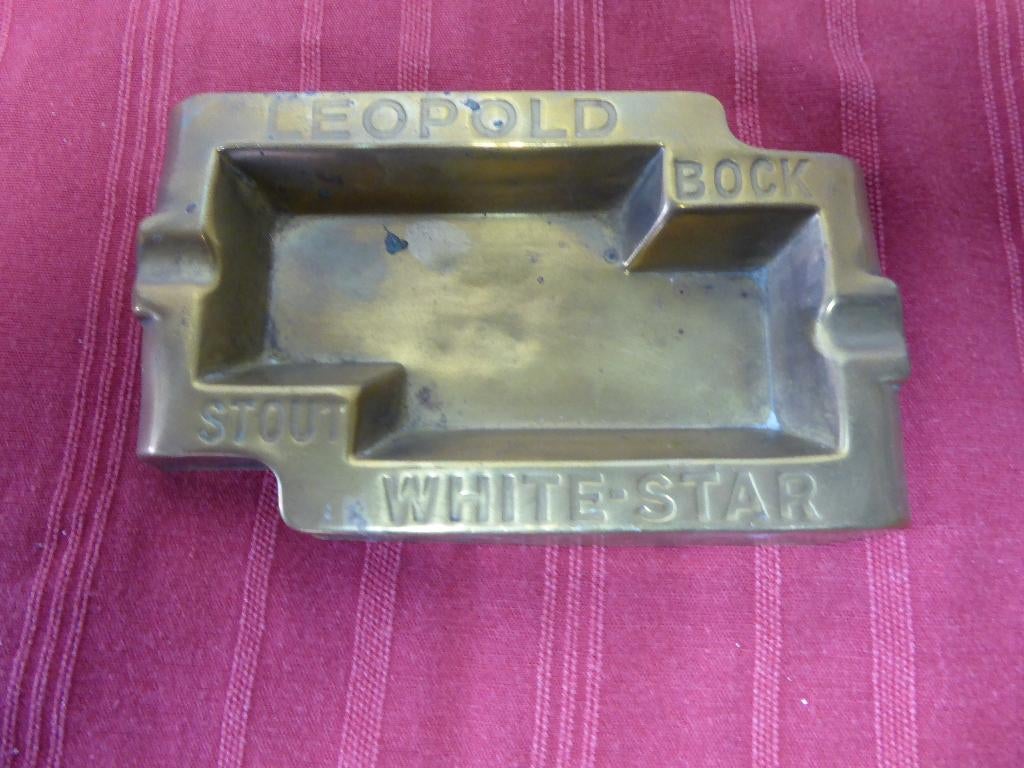 Léopold ,stout , white star, ,bock cendrier cuivre embouti, Collections, Enlèvement ou Envoi, Utilisé, Panneau, Plaque ou Plaquette publicitaire