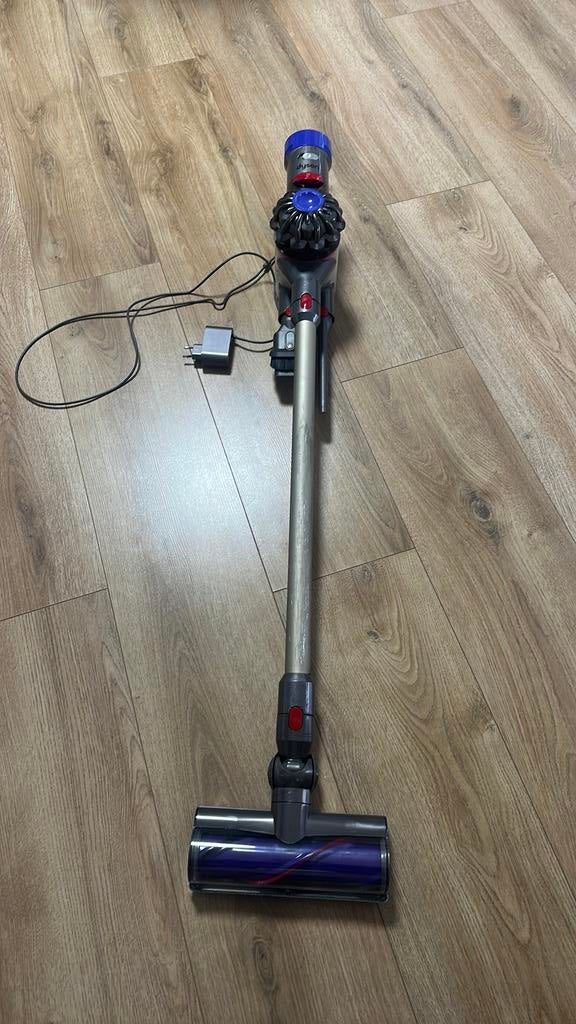 Dyson V8, Enlèvement ou Envoi, Aspirateur, 2000 watts ou plus, Réservoir