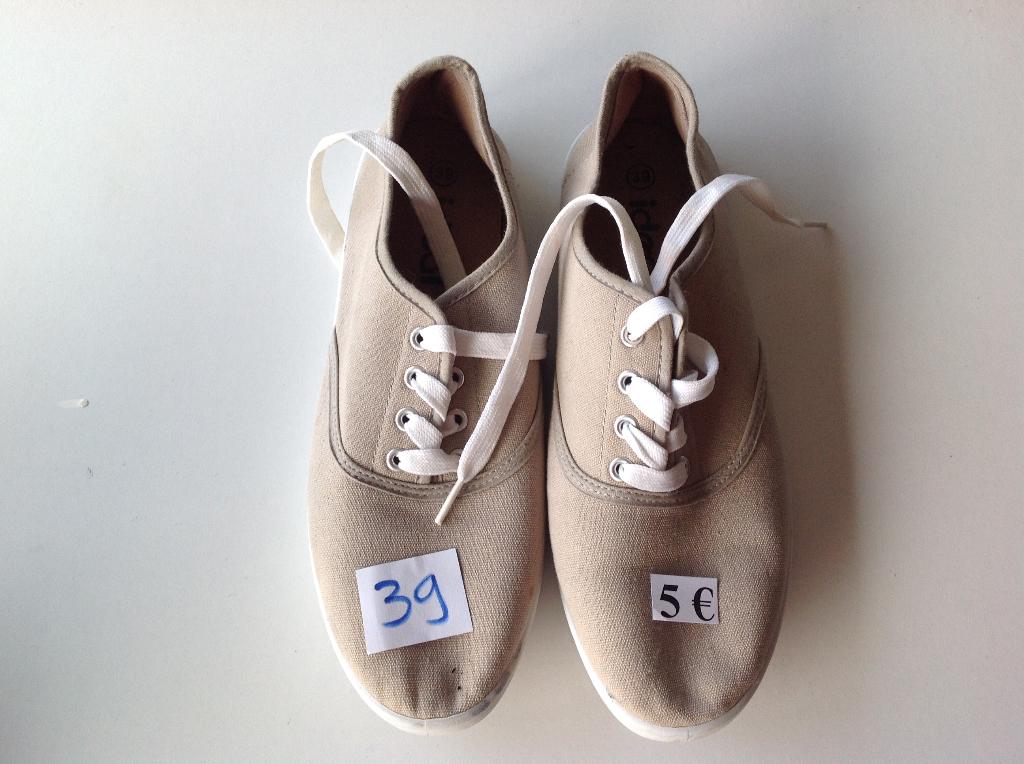 1 paar mooie dames schoenen maat 39 aan 5 €, Ophalen of Verzenden, Zo goed als nieuw