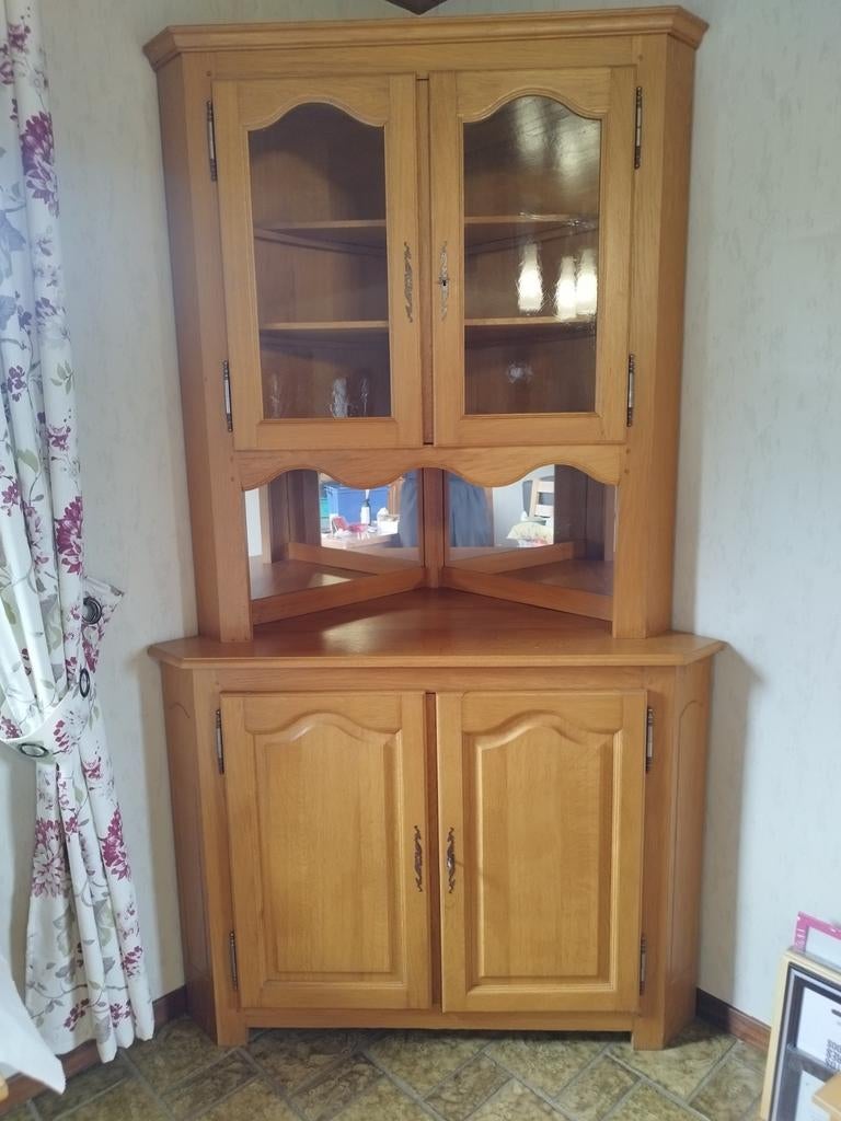 Meuble de coin. En 2 morceaux., Ophalen