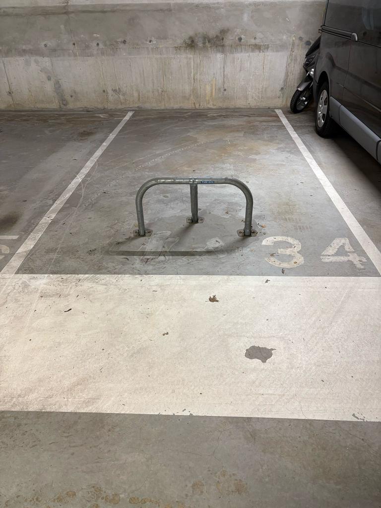 Ondergrondse parkeerplaats te huur dichtbij centrum Hasselt, Immo, Garages en Parkeerplaatsen, Hasselt
