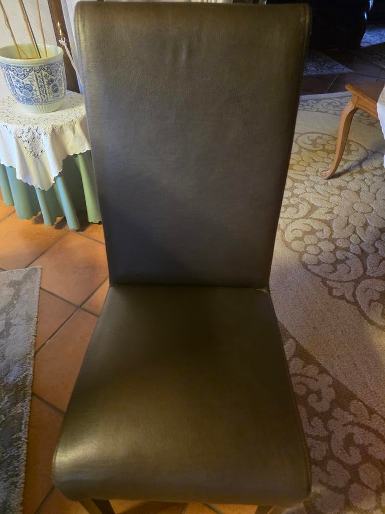 6 belles chaises marron marron, Enlèvement