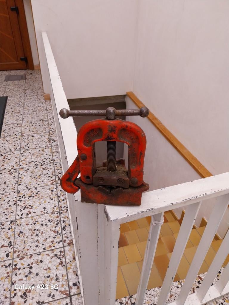 Serre tube acier, Bricolage & Construction, Enlèvement, Comme neuf