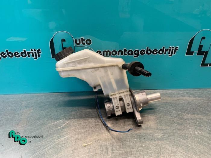 Hoofdremcilinder van een Opel Corsa (Corsa D 07-), Gebruikt, -, -, Opel