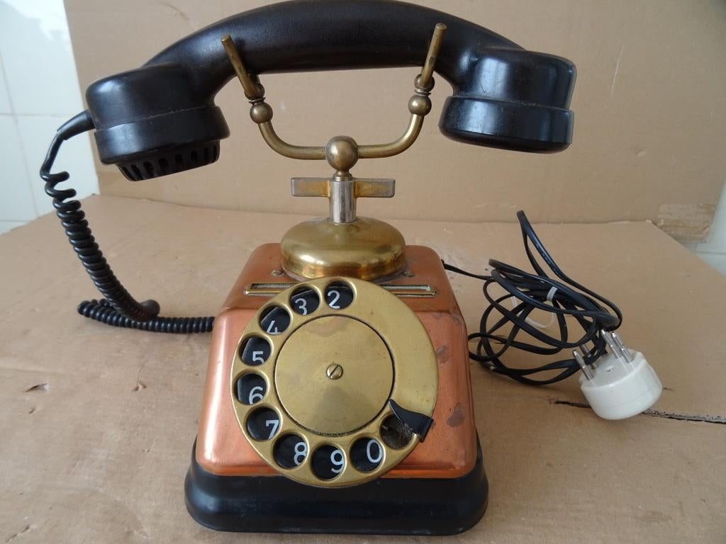 Téléphone ancien en cuivre téléphone vintage téléphone 1930, Antiquités & Art, Curiosités & Brocante, Enlèvement ou Envoi