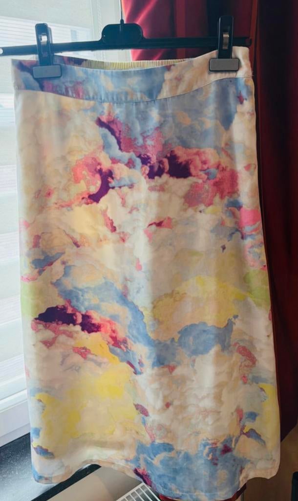Jupe ICHI Imprimé Marbré Artistique – Taille 36, Kleding | Dames, Rokken, Ophalen of Verzenden, Zo goed als nieuw, Blauw, Onder de knie