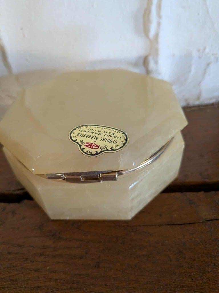 Boite à bijoux vintage en albâtre, Enlèvement