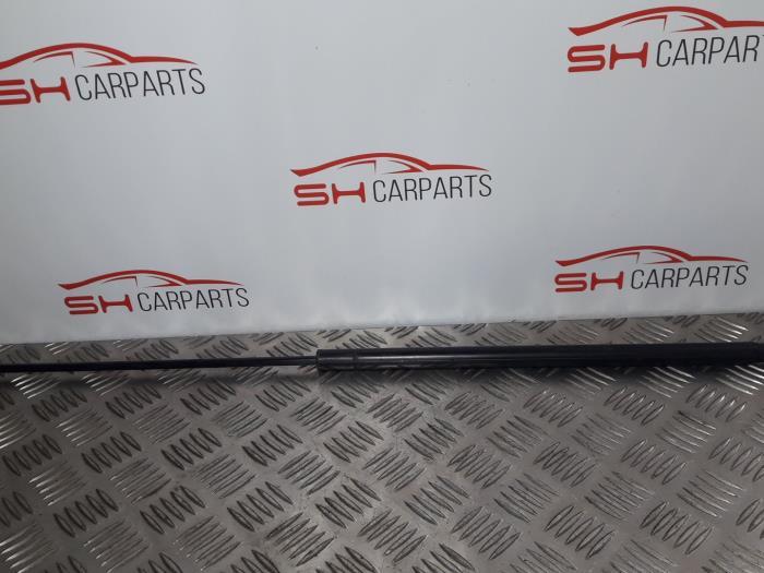 Amortisseur capot moteur gauche d'un Audi A3, Autos : Pièces & Accessoires, Carrosserie & Tôlerie, -, 3 mois de garantie, Audi