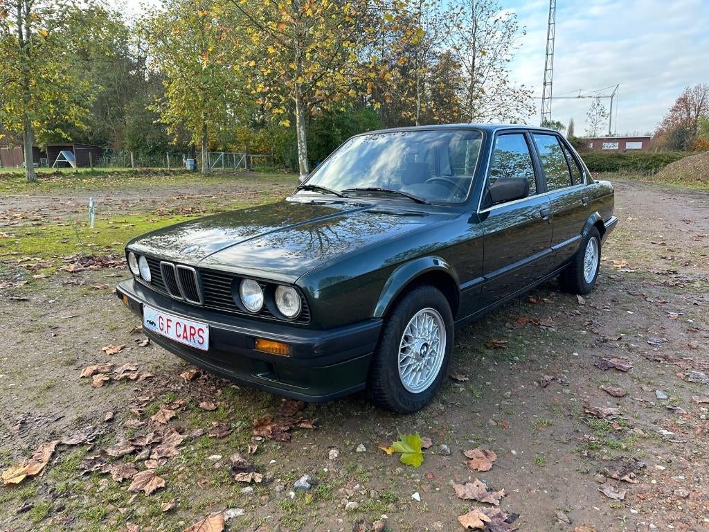 Bmw E30 320 4 deurs automaat, Auto's, BMW, Automaat, 4 deurs, Grijs, 6 cilinders