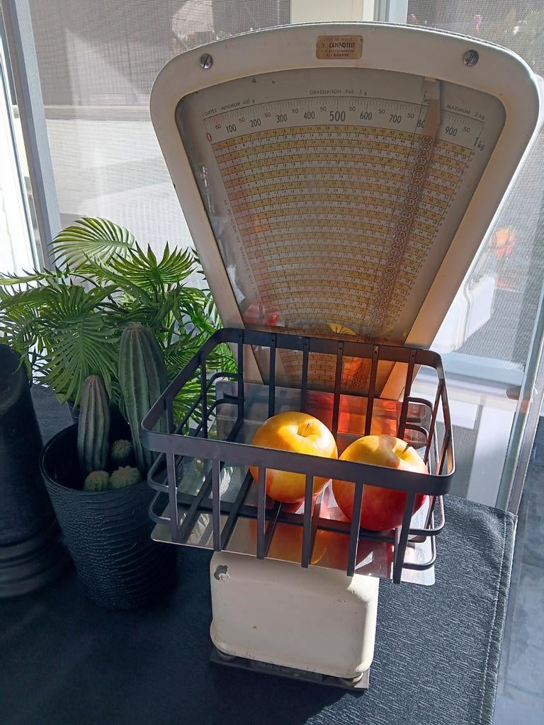 Oude weegschaal, Ophalen