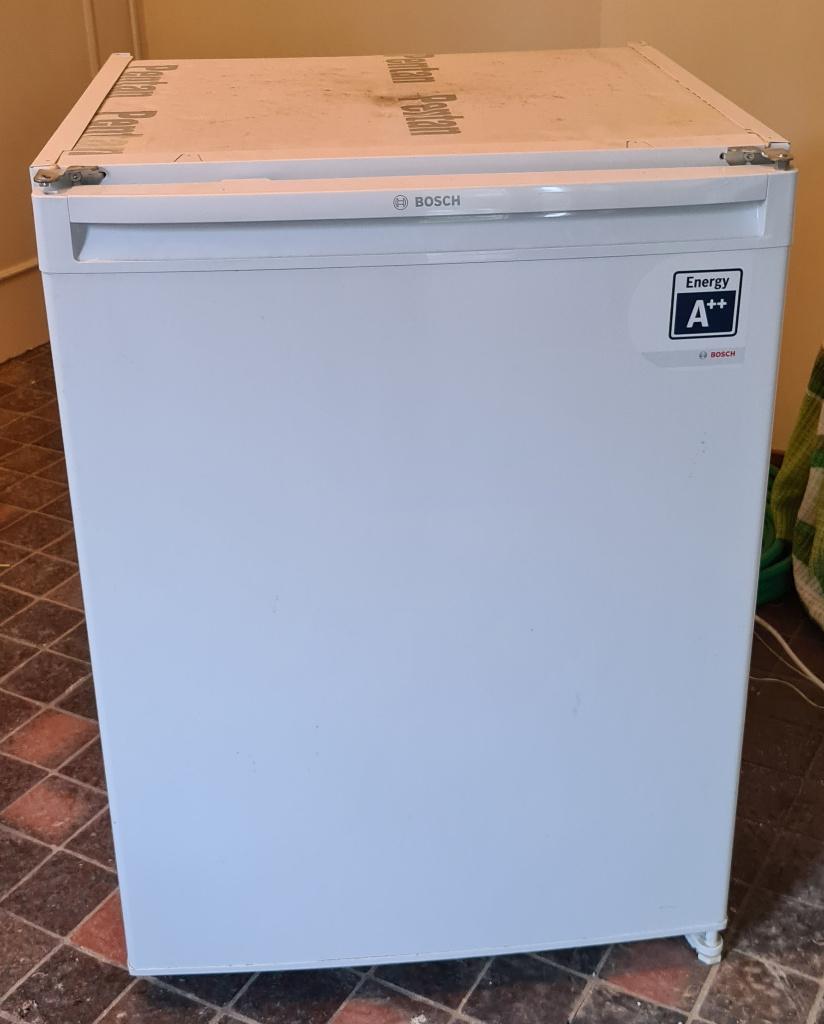 Frigo Bosh encastrable, Electroménager, Classe énergétique A ou plus économe, Avec compartiment congélateur, Enlèvement, Utilisé