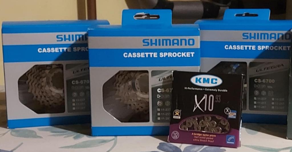3 stuks Splinternieuwe Ultegra 6700 cassette + 1 ketting KMC, Enlèvement, Neuf, Shimano Ultegra