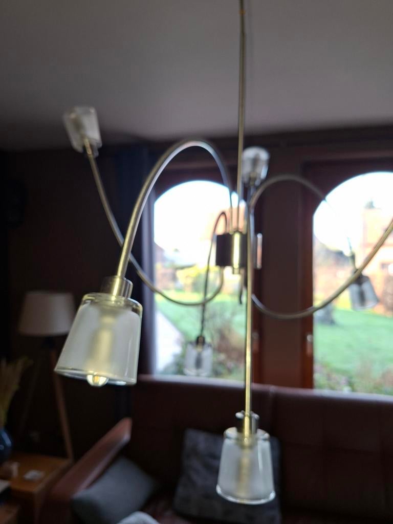 Lustre Ikea, Enlèvement, Verre