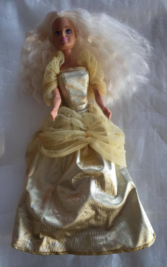 Sindy - Robe dorée/Gouden jurk (vintage), Enfants & Bébés, Jouets | Poupées, Enlèvement, Utilisé, Barbie