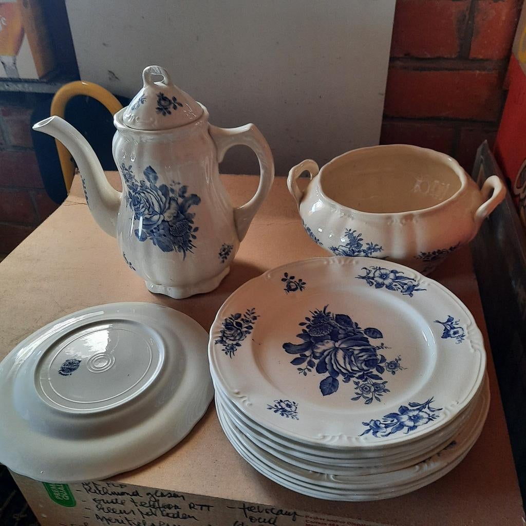 Boch (Rhodia). cafetière, saladier et 10 assiettes plates., Antiquités & Art, Enlèvement