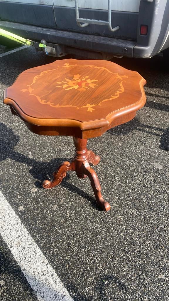 Franse bijzettafel, Ophalen