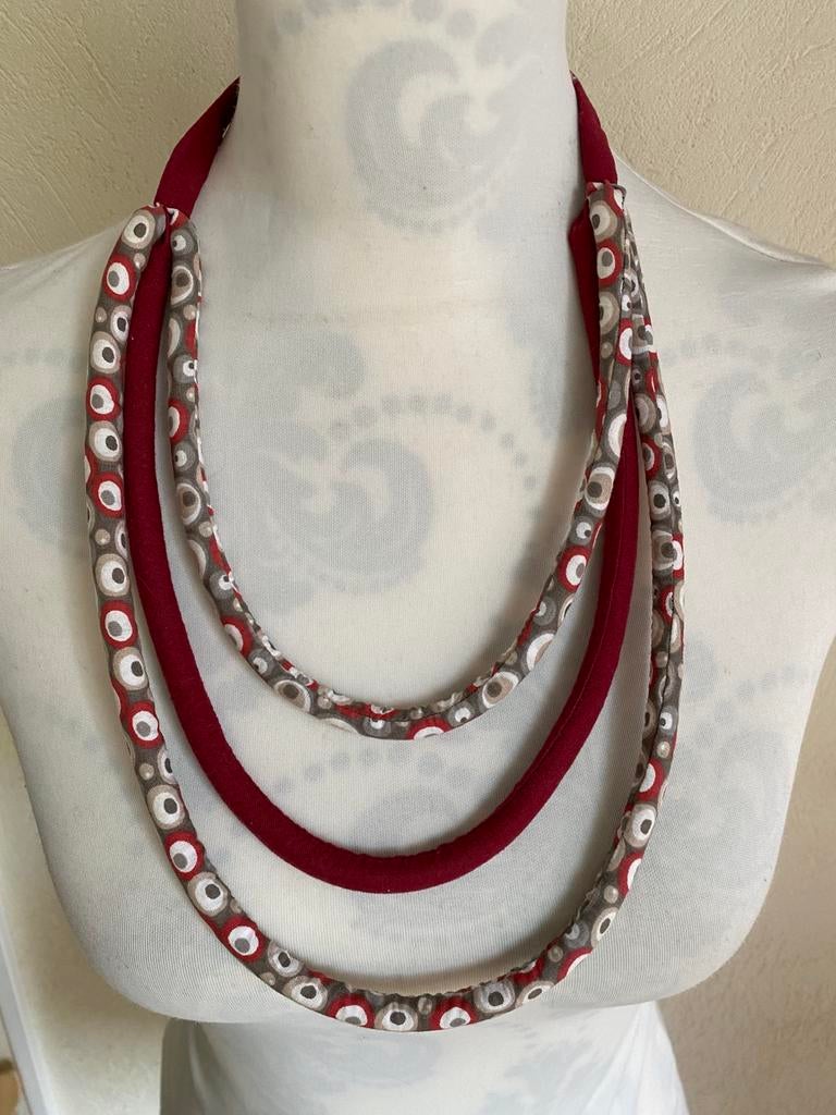 Collier ethnique en tissu  triple rang, Enlèvement ou Envoi