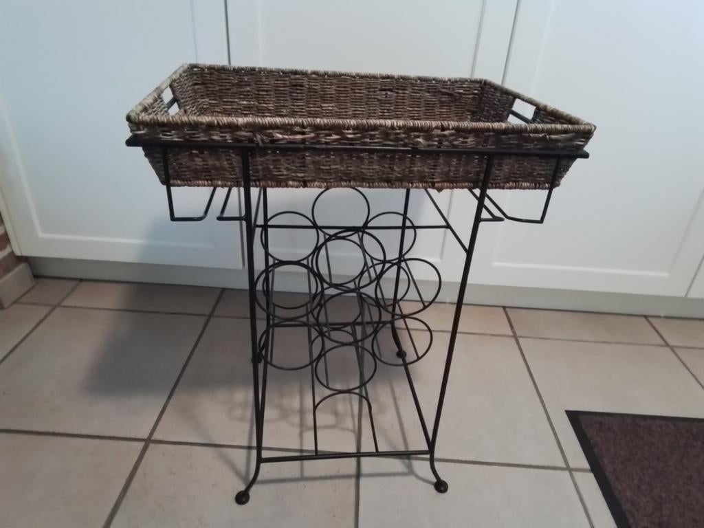 Casiers à vin avec plateau en osier, Enlèvement, Comme neuf