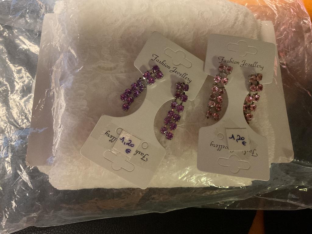 Prachtige oude strass oorringen, hangers. Lees, Handtassen en Accessoires, Oorbellen, Hangers, Paars, Ophalen of Verzenden