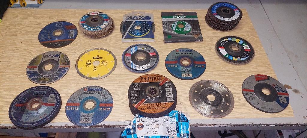 Lot de disques à meuler et à tronçonner de marque A 125 mm, Bricolage & Construction, Enlèvement, Neuf