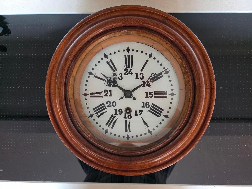 Antieke klok afkomstig van een spoorwegstation, Ophalen