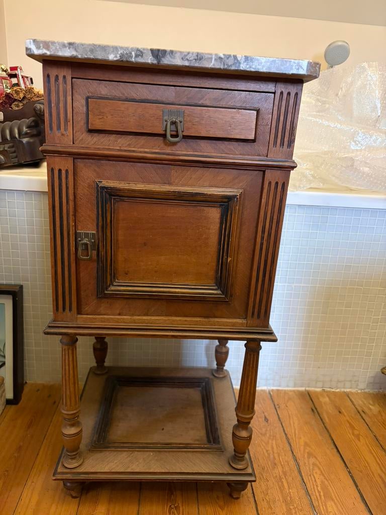 Table de chevet avec plateau en marbre, Enlèvement, Comme neuf