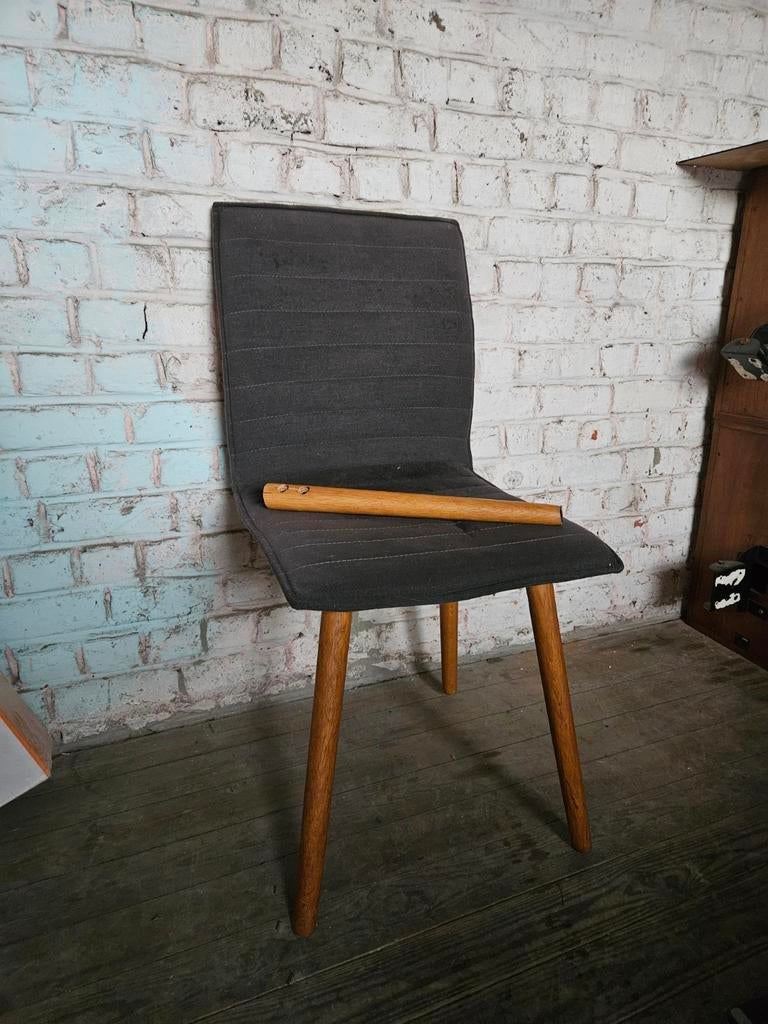 Gratis stoel (te herstellen), Ophalen, Zo goed als nieuw, Grijs