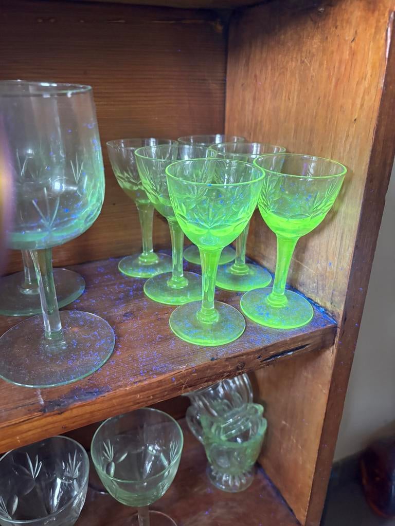 6 vintage aperitief glaasjes in mangaan glas ., Ophalen, Zo goed als nieuw