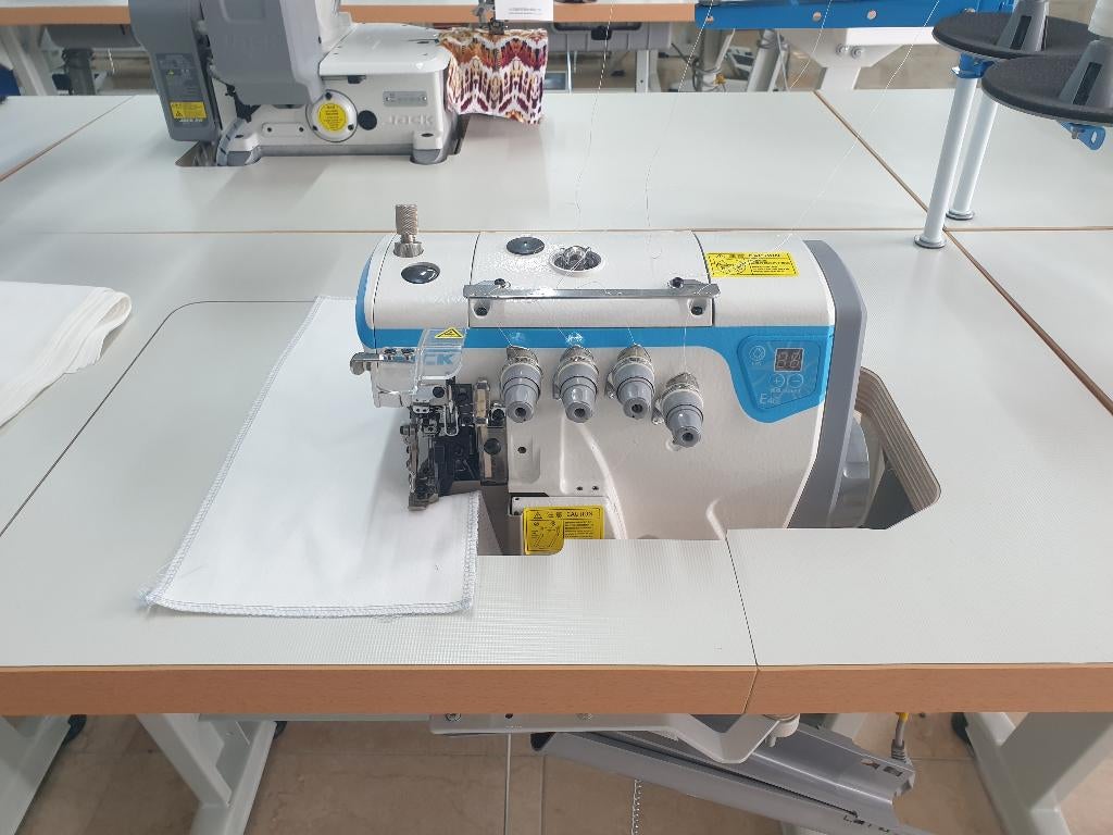 ACTIE NU OPGEBOUWD JACK E4-4DRAADS LOCK MACHINE ACTIE 2, Hobby & Loisirs créatifs, Machines à coudre & Accessoires, Neuf, Autres marques