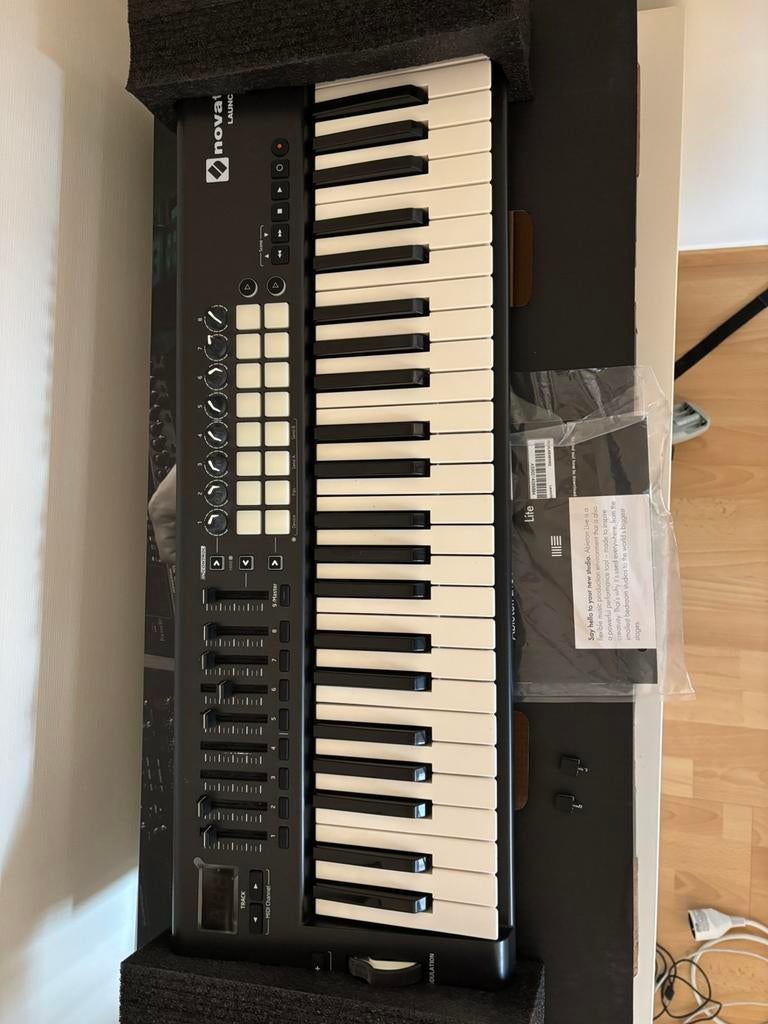 Novation Launckey 49 MK2, Muziek en Instrumenten, Keyboards, Ophalen, Gebruikt, 49 toetsen, Midi-aansluiting