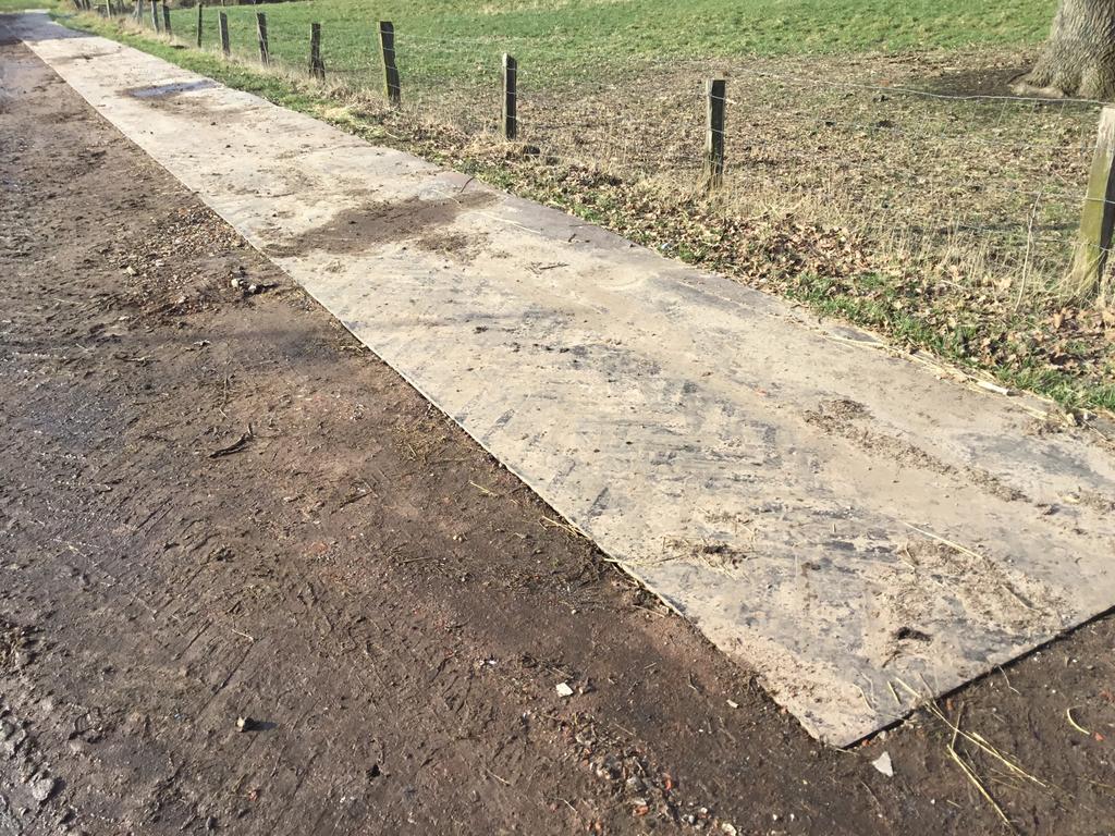 Rubbermatten om in slijk te leggen in paddock