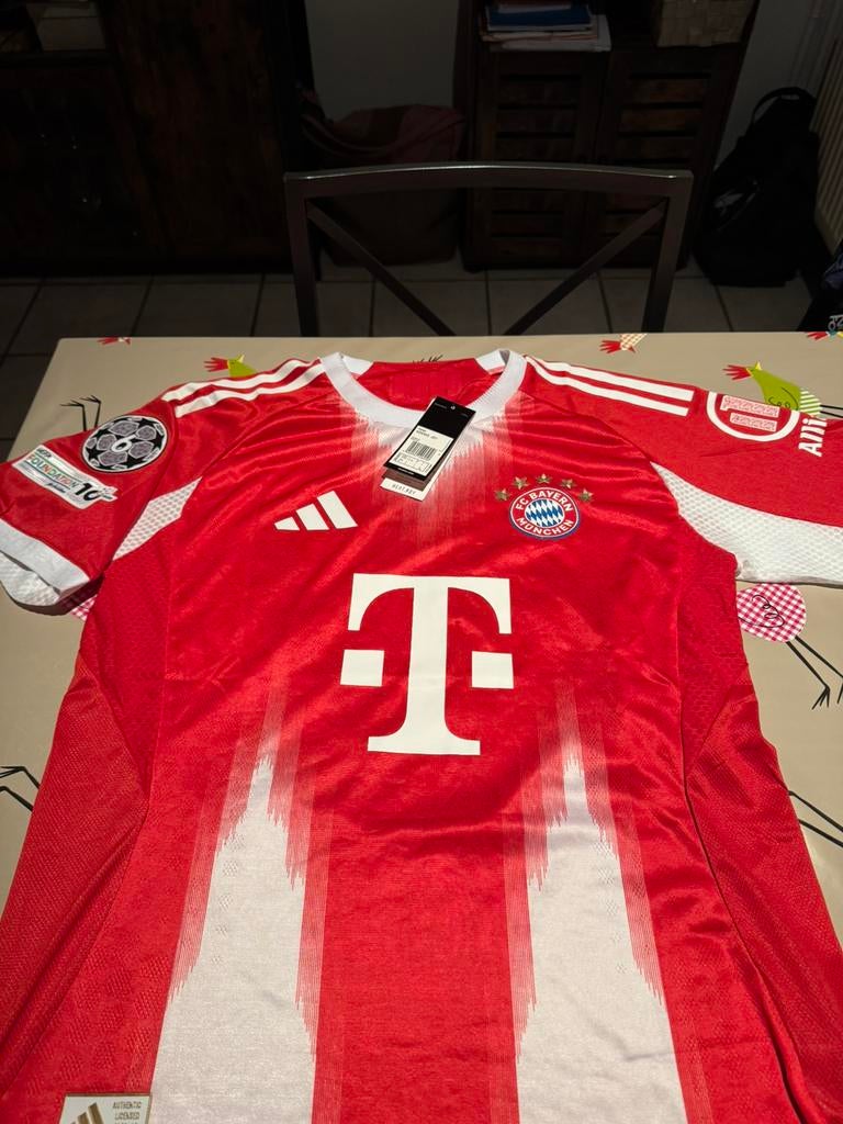 Bayern München 2026 shirt (S en M), Sport en Fitness, Voetbal, Ophalen, Zo goed als nieuw, Shirt
